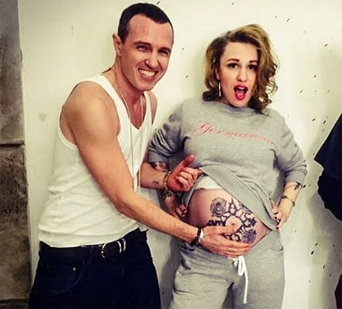 Гай германика сделала татуировку на своем беременном животе!