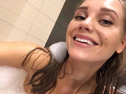 Кристина асмус поделилась пикантным снимком из ванной