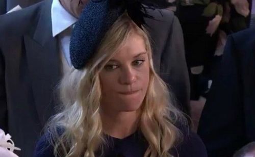 Лицо бывшей девушки принца гарри на его свадьбе с меган маркл стало мемом в соцсетях