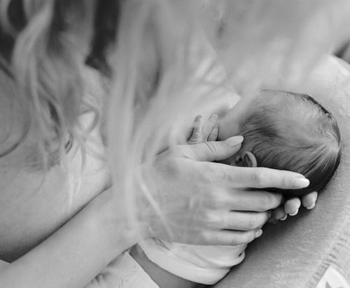 Светлана лобода опубликовала первое фото новорожденной дочери